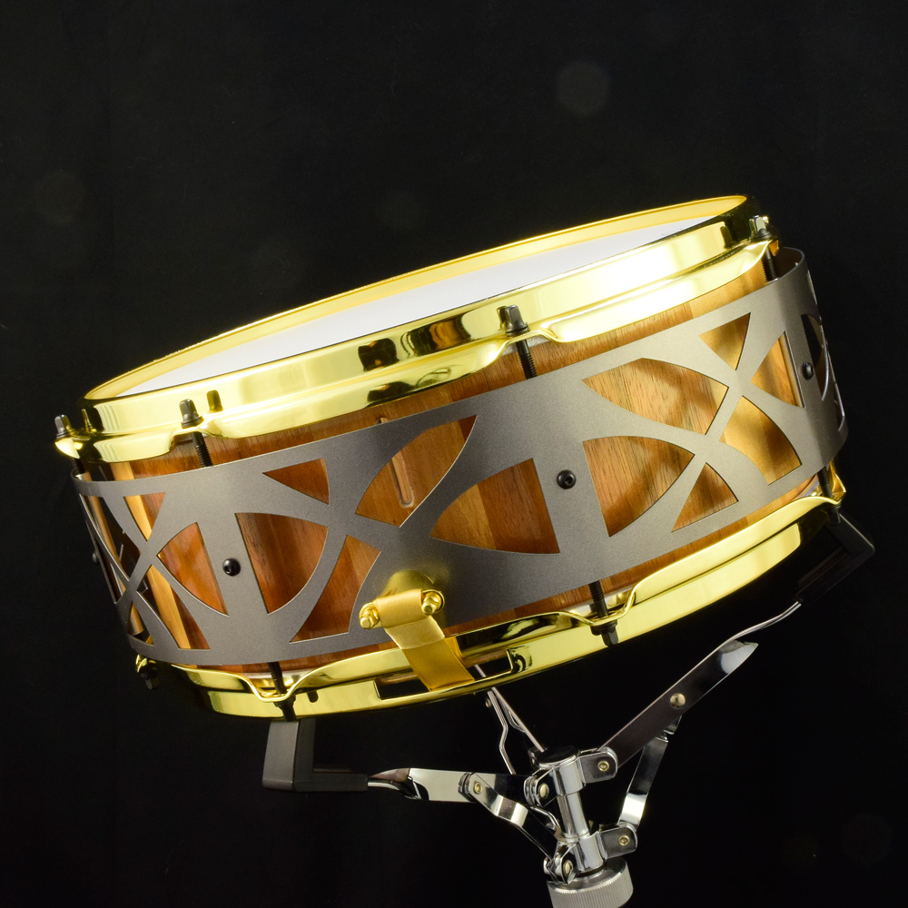 Multi-wood stave shell free-floating snare drum