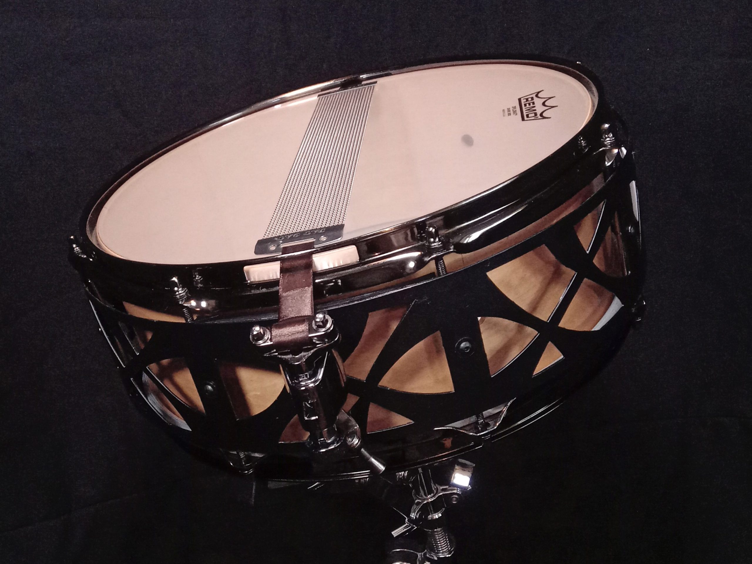 Free floating snare, designer snare drum